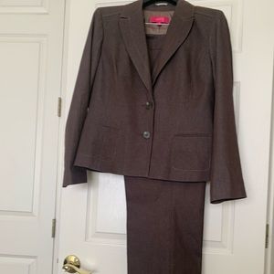 Womens size 14 Nine & Co 2 pc pant suit Browm